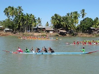 Drachenbootrennen in Laos